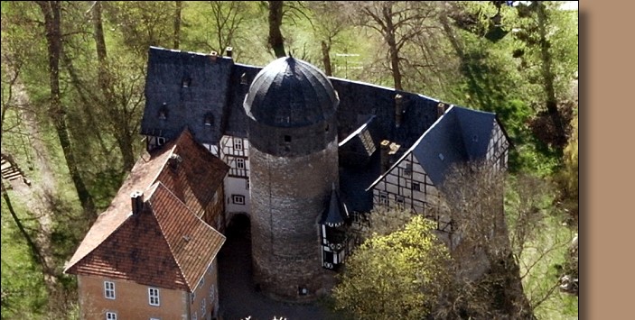 AA_BG_Frontpage_1a_02